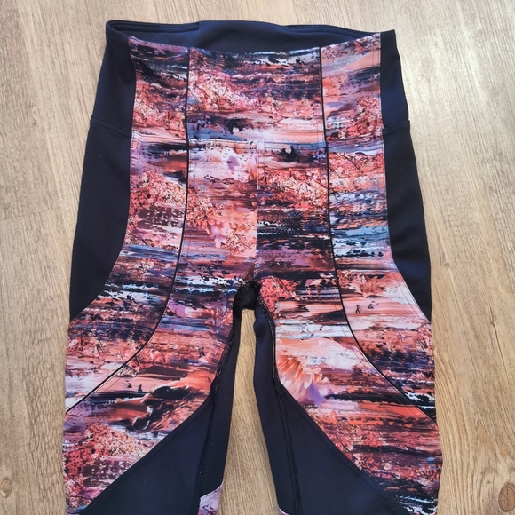 Lululemon Sweat & Repeat tight - Picture 4 of 7